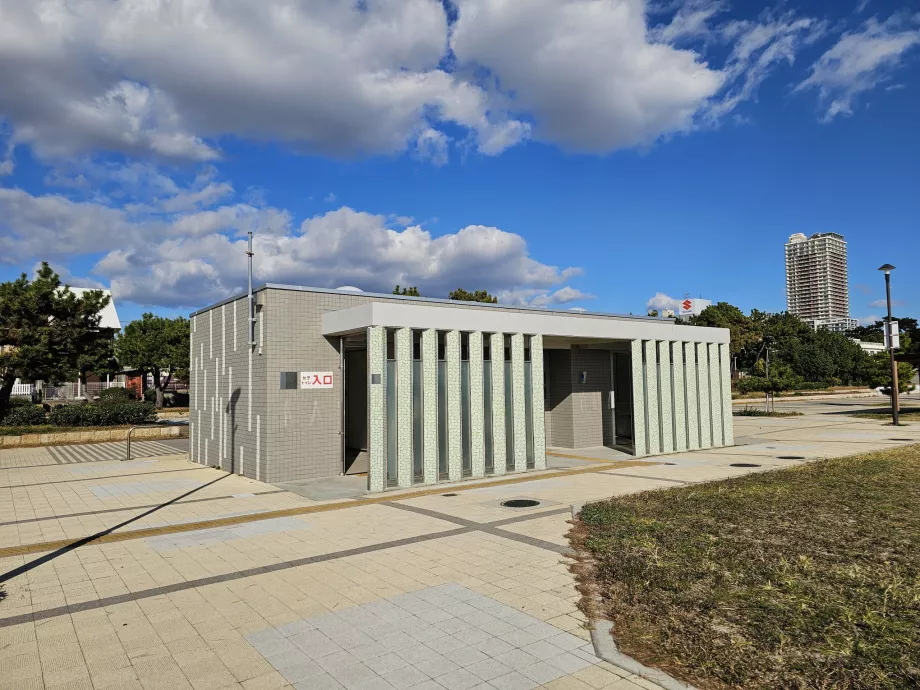 Bezpłatne toalety na plaży Suma