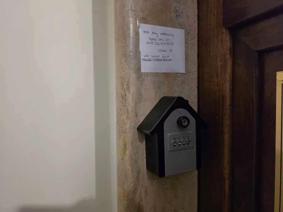 Skrzynka na klucze (do zameldowania poza godzinami pracy recepcji)