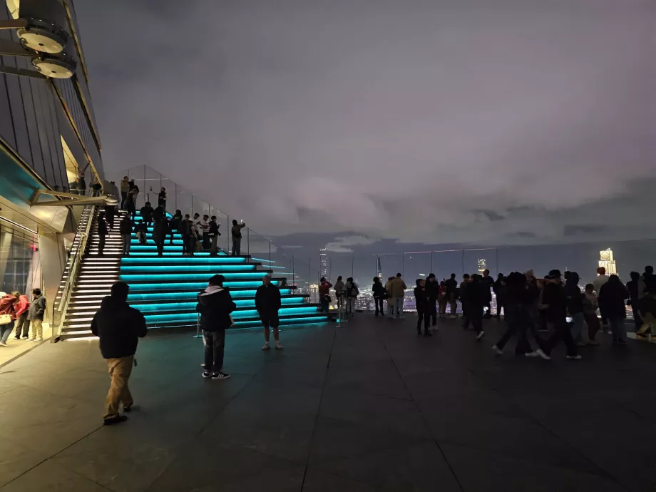 Nocny punkt widokowy "The Edge"