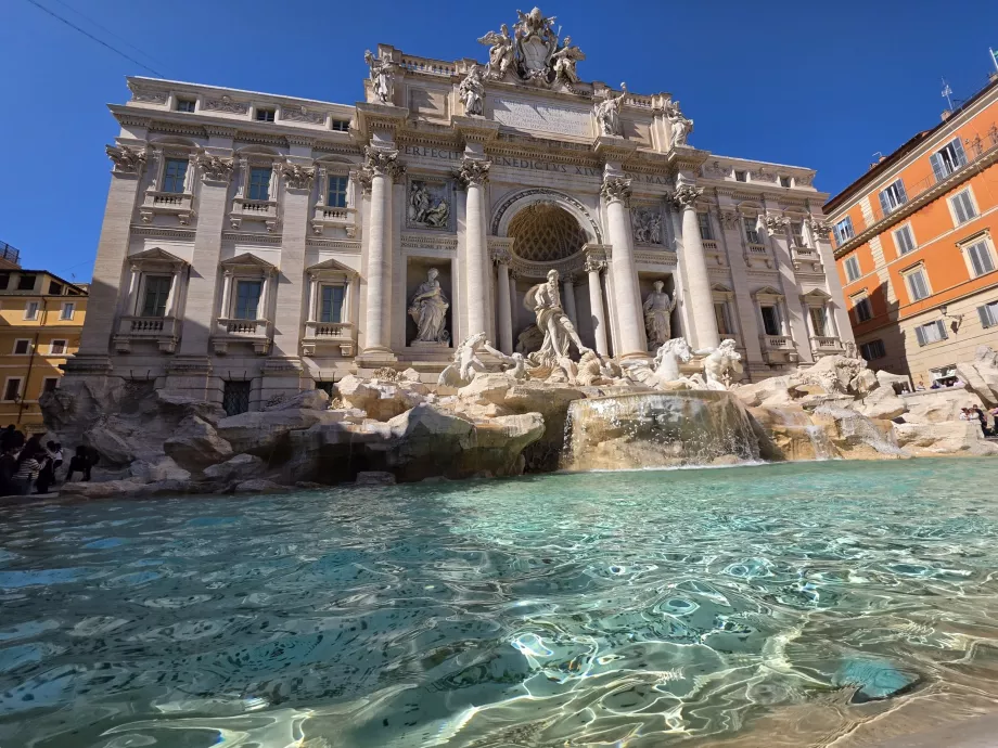 Fontana di Trevi, widok z płatnej galerii