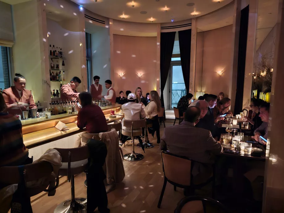 Środowisko Overstory Bar