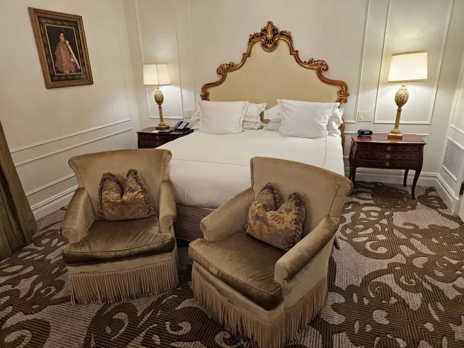 Pokój - łóżko i fotele