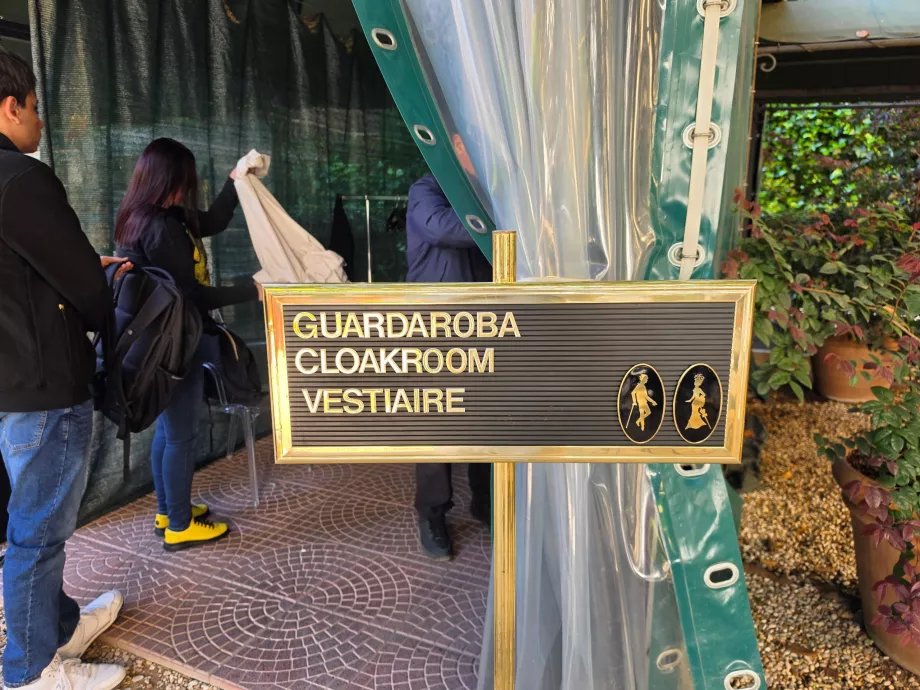 Galleria Colonna, przechowalnia bagażu