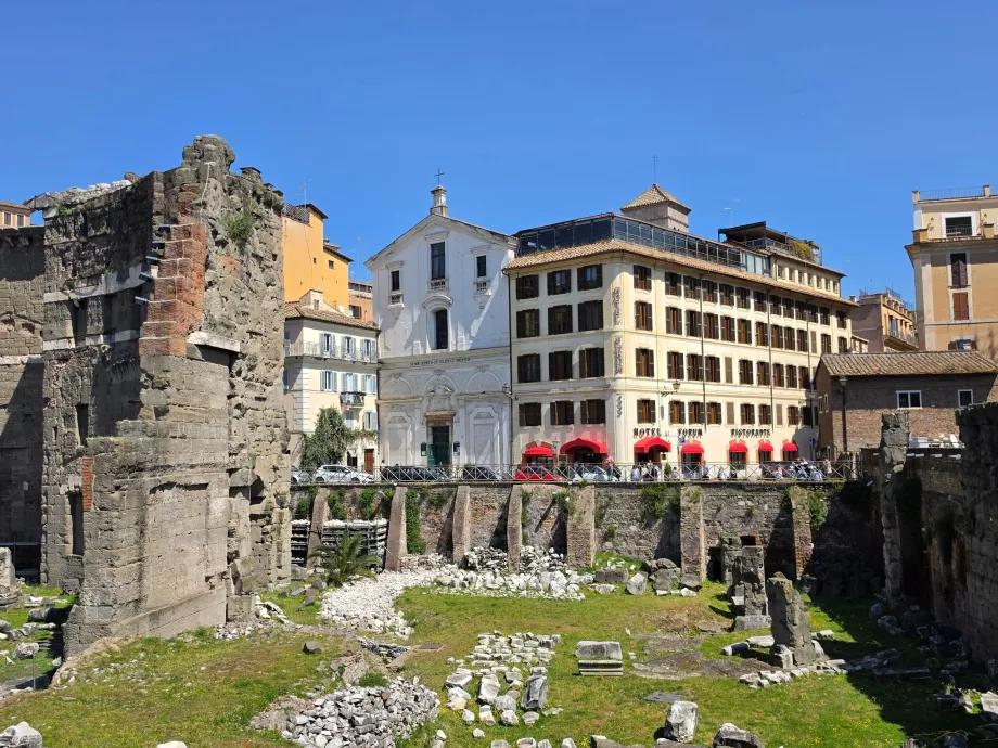 Forum Hotel Building