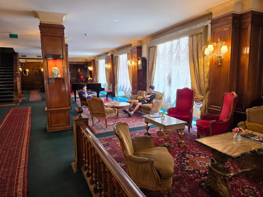 Lobby hotelowe