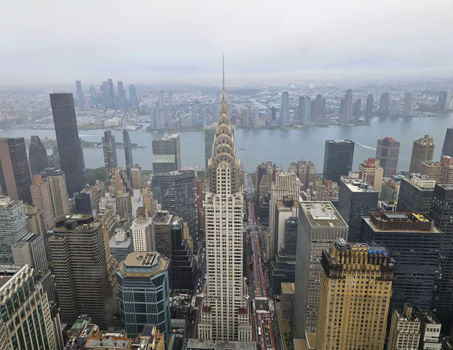 Summit One Vanderbilt, widok na Chrysler Building
