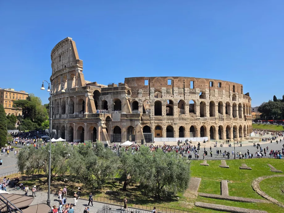 Koloseum widziane z Fora Romana