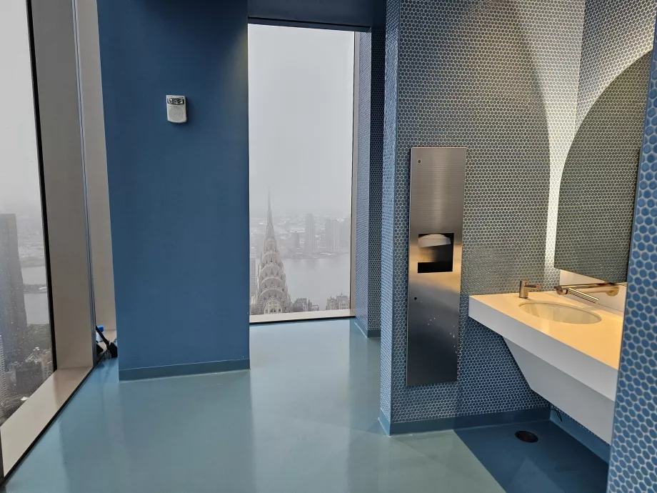 Summit One Vanderbilt, łazienki z widokiem