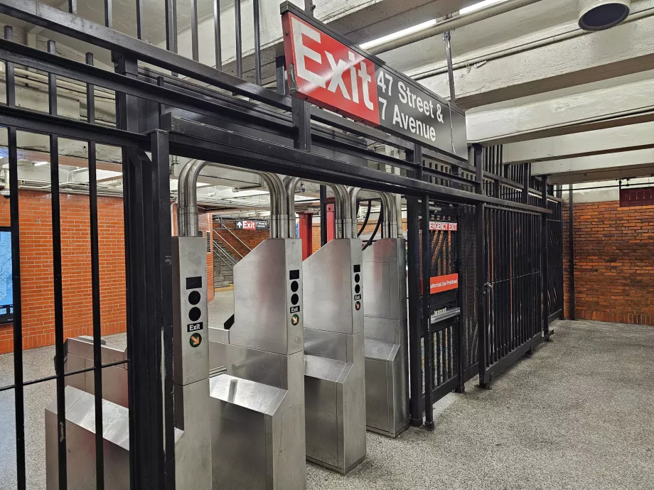 Wyjście ze stacji metra