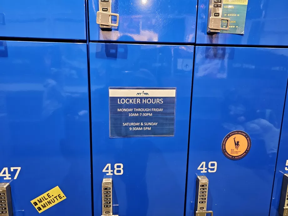 Centrum NYRR, przechowalnia bagażu dla biegaczy