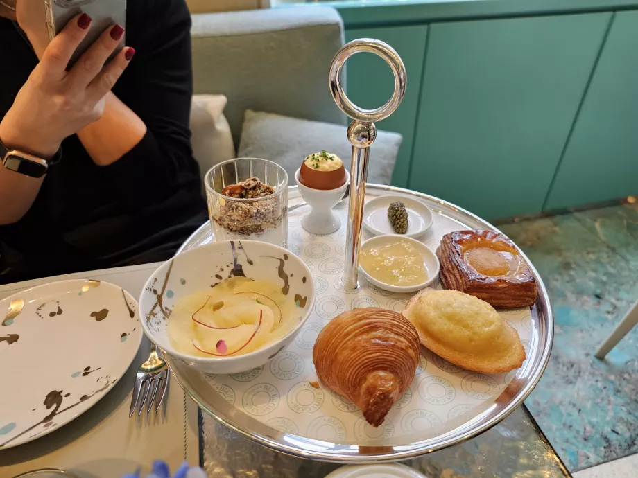 Blue Box, Śniadanie u Tiffany'ego