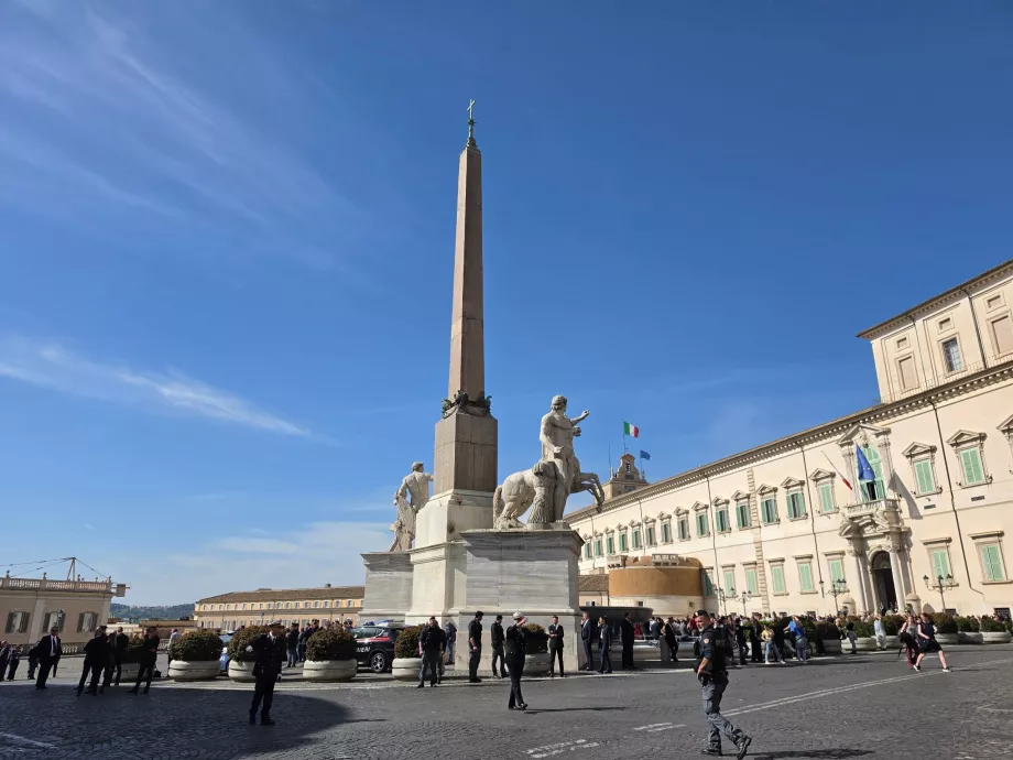 Plac przed Pałacem Kwirynalskim