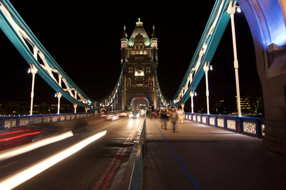 Spacer przez Tower Bridge