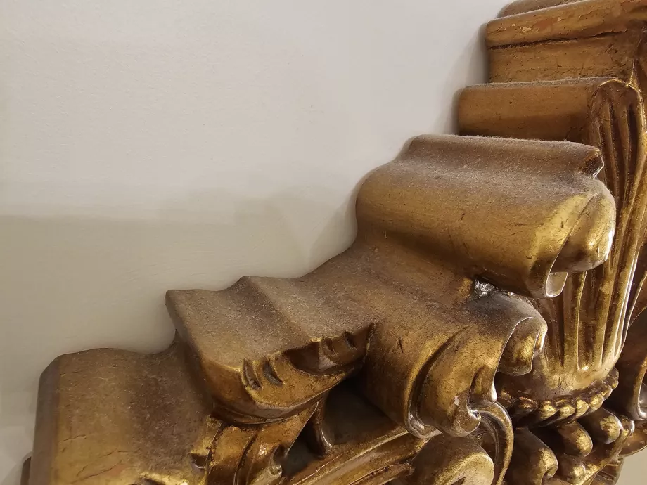 Kurz na łóżku w hotelu Plaza