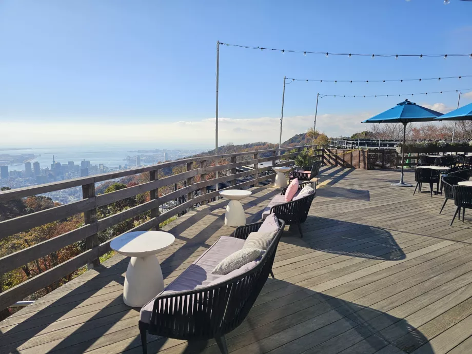 Szklarnia w ogrodzie ziołowym Nunobiki