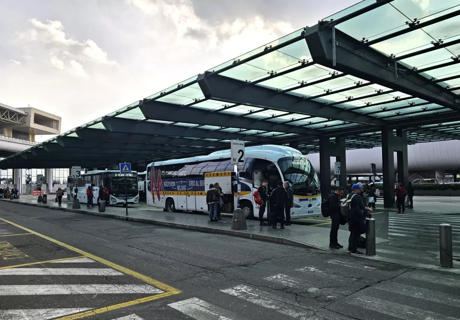 Przystanek autobusowy do centrum Mediolanu