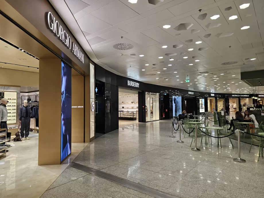 Sklepy w strefie tranzytowej, Terminal 1