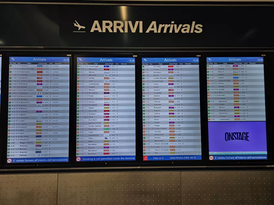 Tablica przylotów, lotnisko Malpensa