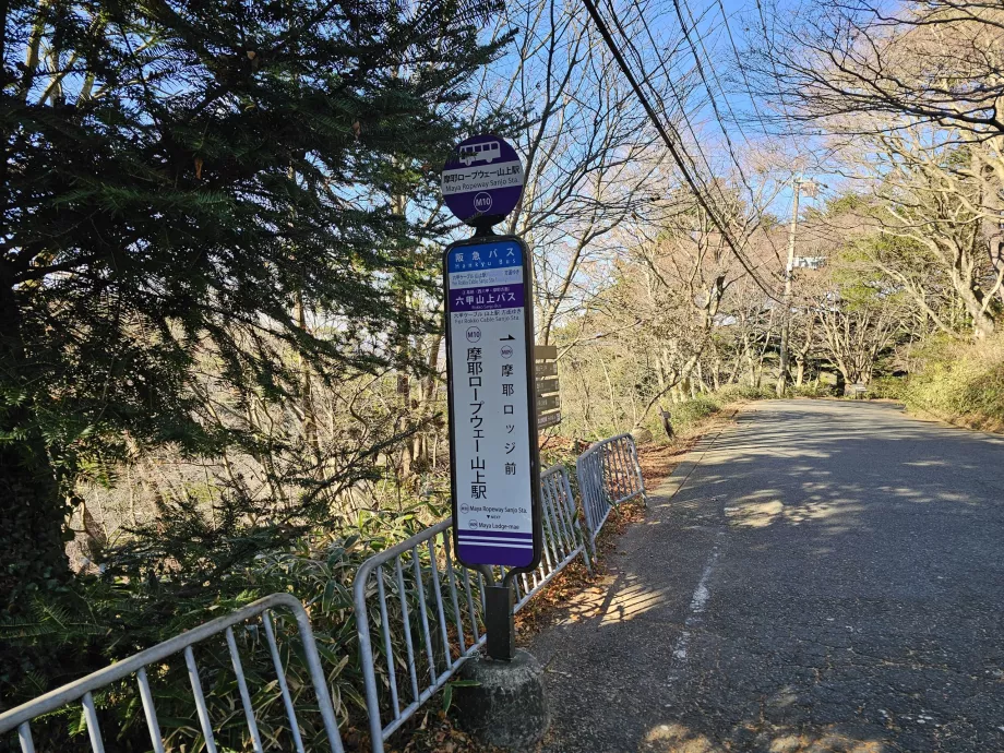 Przystanek autobusowy na górze Maya