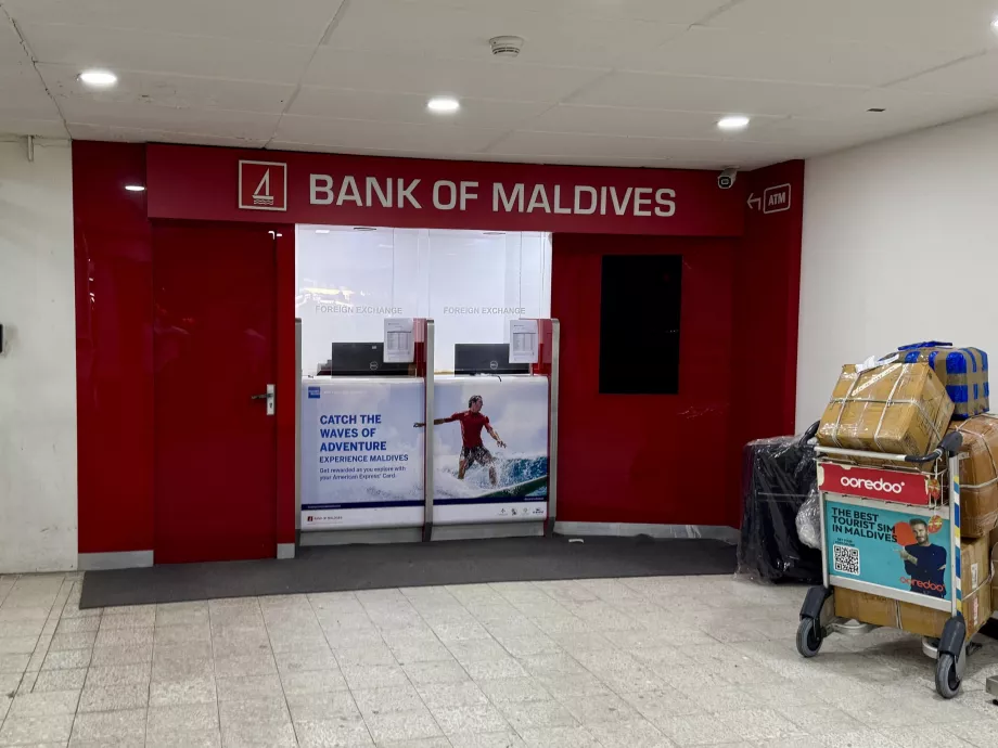 Bank Malediwów na lotnisku MLE w Male