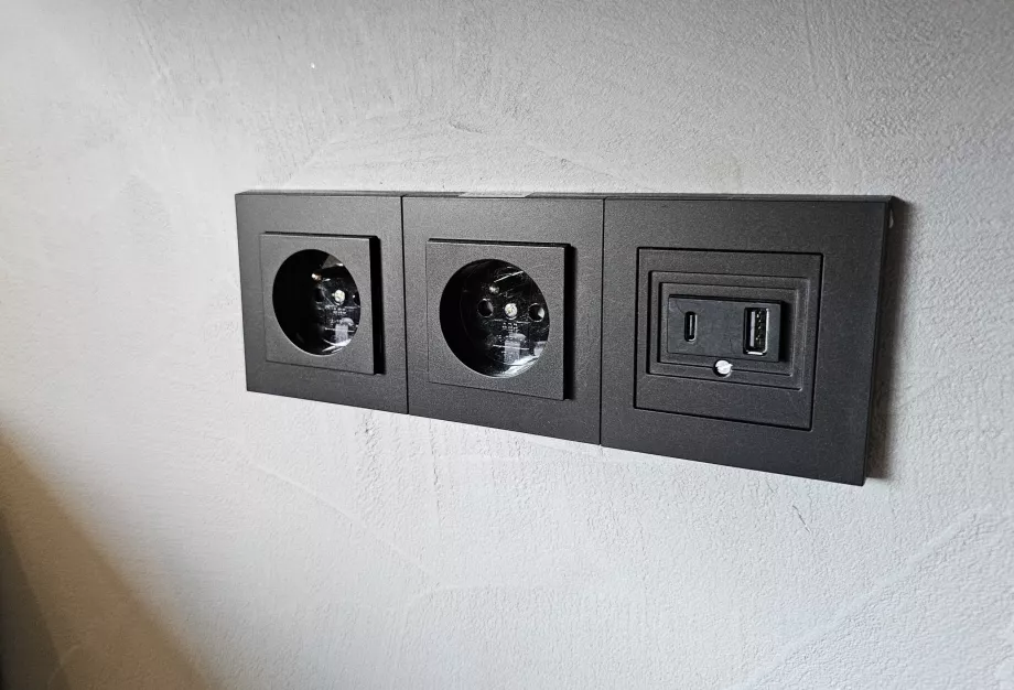 Gniazda i USB