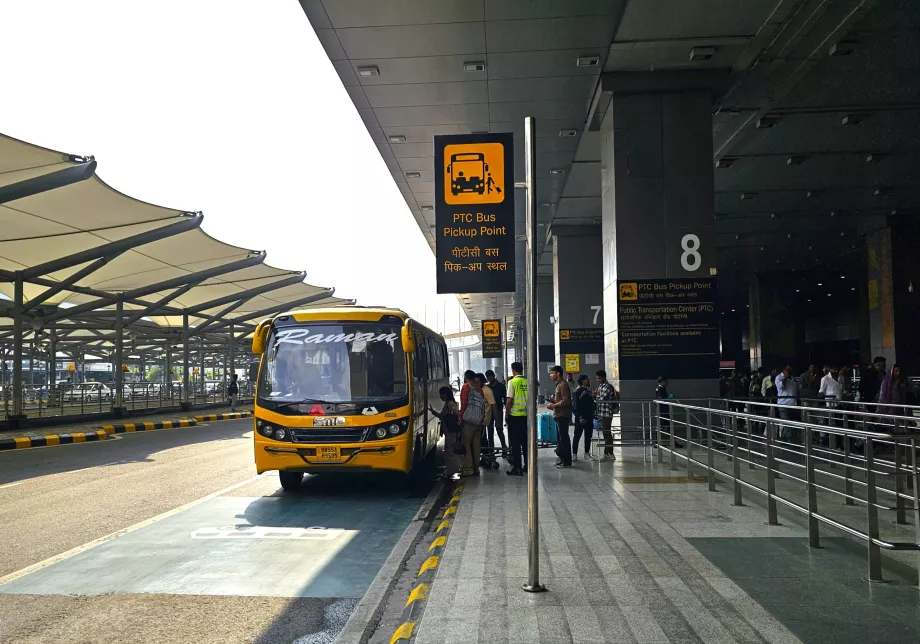 Autobus wahadłowy do centrum transportu publicznego