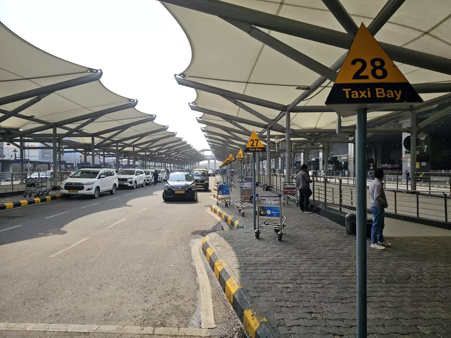 Postój taksówek, Terminal 3
