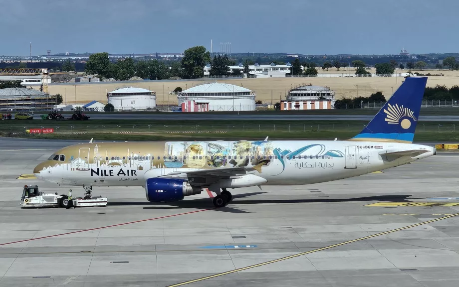 Nile Air, Airbus A320 na lotnisku w Pradze
