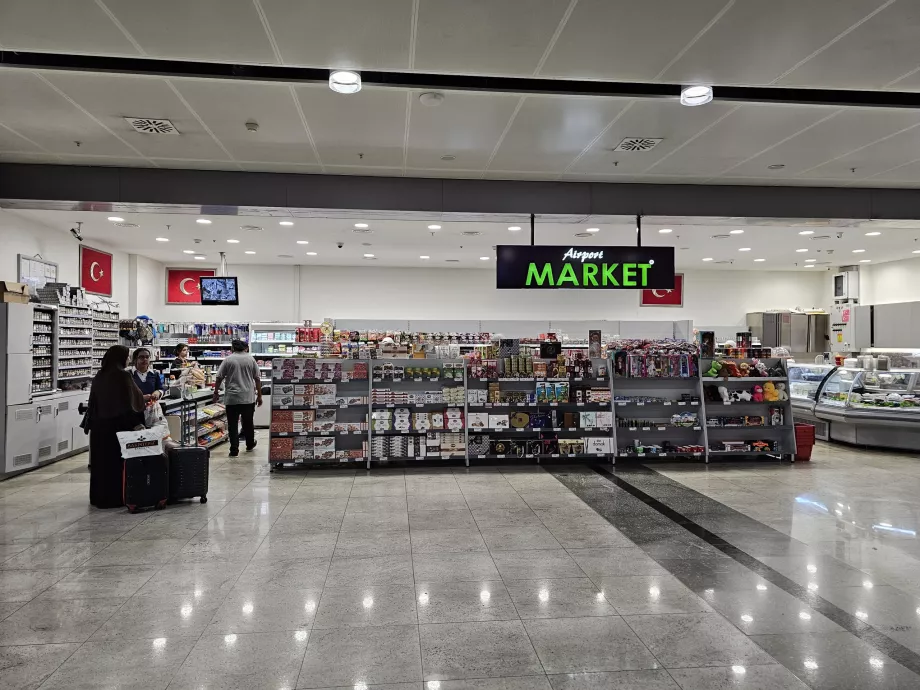Supermarket w hali przylotów