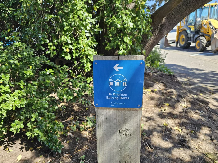 Znaki kierujące do kąpielisk w Brighton