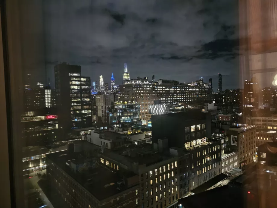 Widok z pokoju na Empire State Building