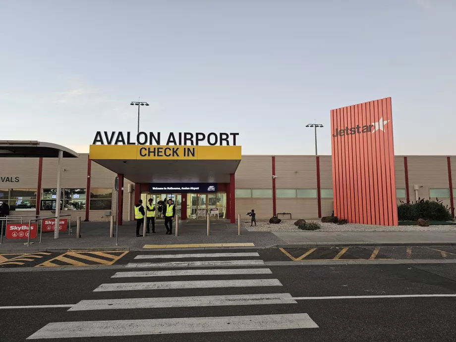 Terminal odlotów lotniska Avalon