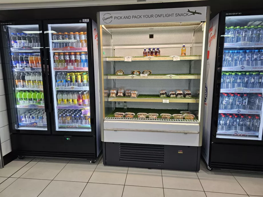 Kawiarnia w poczekalni tranzytowej odlotów