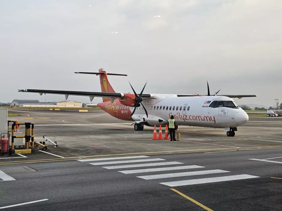 Firefly, ATR72 na lotnisku Seletar
