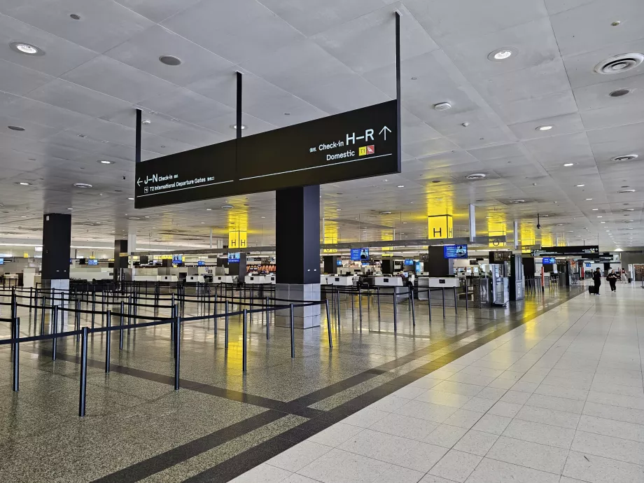 Lobby odpraw terminalu międzynarodowego 2