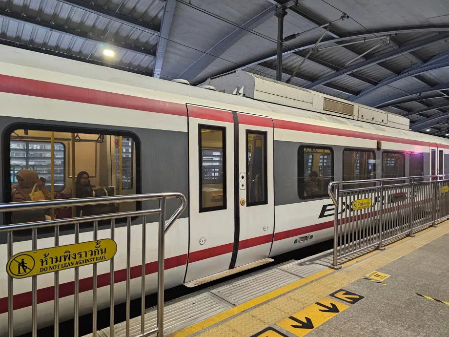 Peron metra w centrum Bangkoku