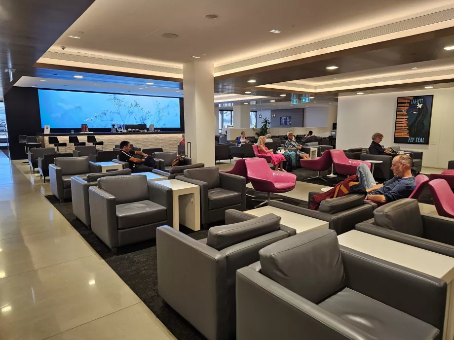ANZ Lounge, sofy