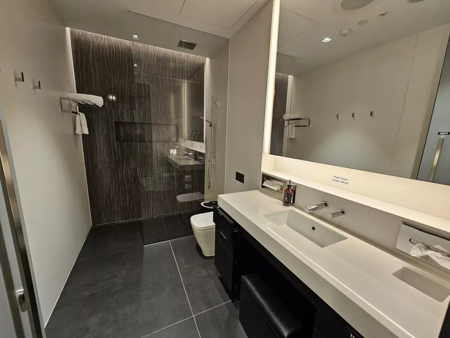 Prysznice, ANZ Lounge
