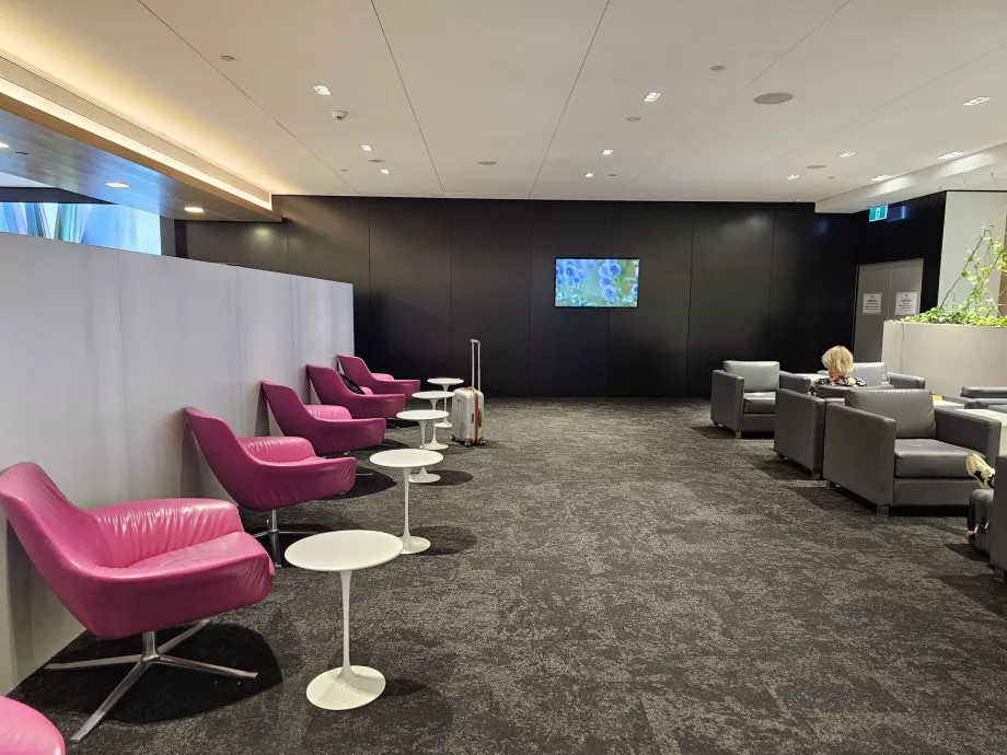 ANZ Lounge, sofy