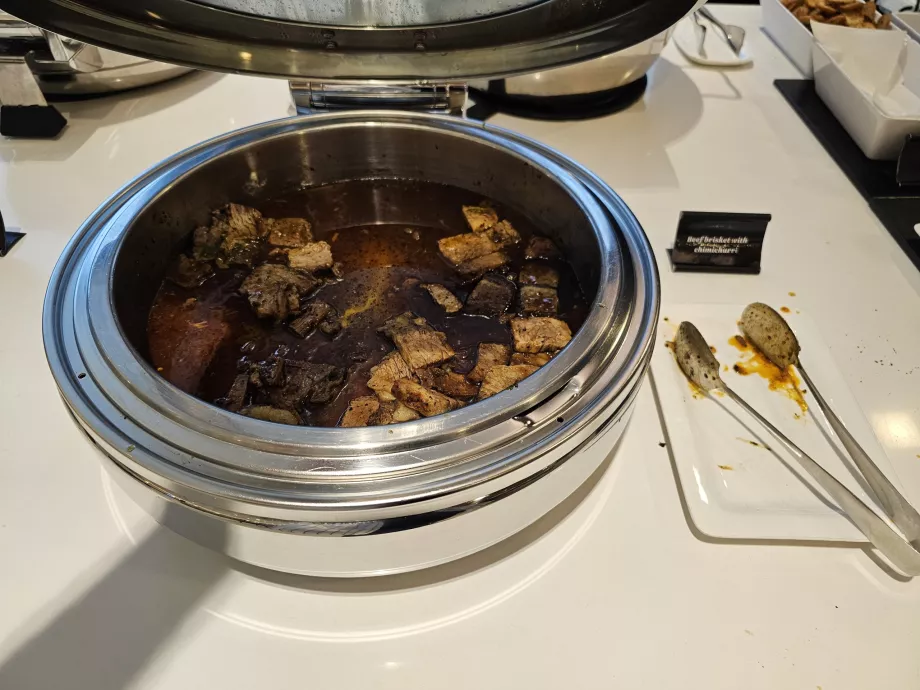 ANZ Lounge, gorące posiłki